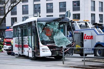 Schwerer Unfall in M?nchen-stock-foto