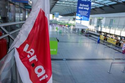 Warnstreiks der Besch?ftigten im Luftsicherheitsbereich-stock-foto