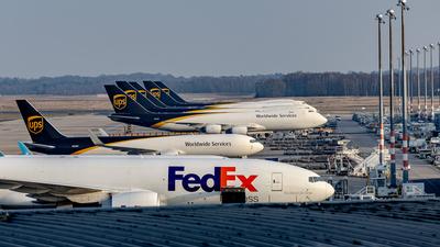 Ganzt?giger ver.di Warnstreik im Flughafen K?ln Bonn 10.03.2025-stock-photo