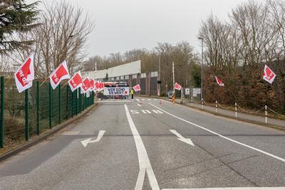 Zweit?giger ver.di Warnstreik bei Bus und Bahn in Bonn 11.03.2025-stock-foto