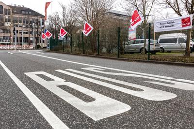 Zweit?giger ver.di Warnstreik bei Bus und Bahn in Bonn 11.03.2025-stock-foto