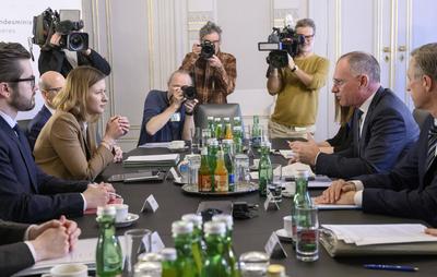20250311 Pressestatements nach Expertengespraech zu Familiennachzug und Integration-stock-foto