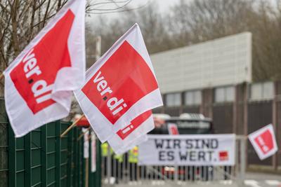 Zweit?giger ver.di Warnstreik bei Bus und Bahn in Bonn 11.03.2025-stock-foto