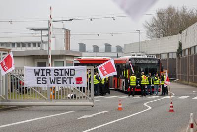 Zweit?giger ver.di Warnstreik bei Bus und Bahn in Bonn 11.03.2025-stock-foto