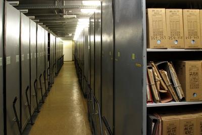Aktenschr?nke im -Archiv der Bundesbeauftragten f?r die Unterlagen des Staatssicherheitsdienstes der ehemaligen DDR- in-stock-foto