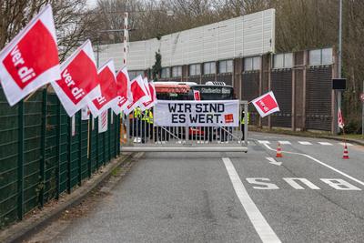 Zweit?giger ver.di Warnstreik bei Bus und Bahn in Bonn 11.03.2025-stock-foto