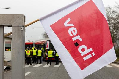 Zweit?giger ver.di Warnstreik bei Bus und Bahn in Bonn 11.03.2025-stock-foto