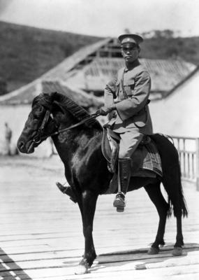 Bildnummer: 55895054  Datum: 01.01.1927  Copyright: imago/United ArchivesGeneral Chiang Kai-Shek Nationalist General , mounted on his iminutive charger . 8th August 1927 Mono Negative !AUFNAHMEDATUM GESCH?TZT! kbdig 1927 hoch Chiang kai shek Horse  55895054 Date 01 01 1927 Copyright Imago United Archives General Chiang Kai Shek Nationalist General Mounted ON His  Charger 8th August 1927 Mono Negative date estimated Kbdig 1927 vertical Chiang Kai Shek Horse-stock-foto