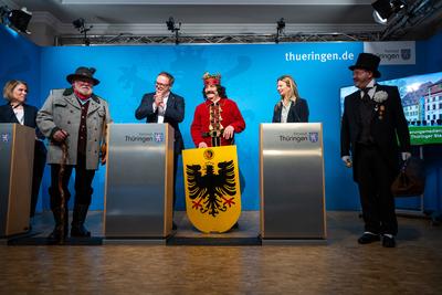 REGIERUNGSMEDIENKONFERENZ DER TH?RINGER LANDESREGIERUNG-stock-foto