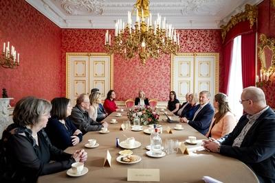 Royal Couple receives letter writers, Den Haag, The Netherlands-stock-foto