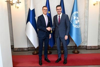 Finnish President Alexander Stubb meeting Spanish Prime Minister Pedro Sanchez-stock-foto