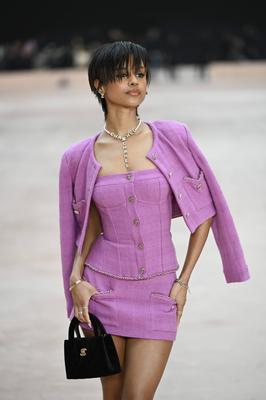 Paris Fashion Week. People au defile Chanel-stock-photo