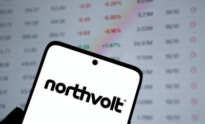 Dhaka, Bangladesch - 18. Januar 2025: Das Logo von Northvolt wird auf einem Smartphone angezeigt. Northvolt AB ist ein schwedisches Unternehmen, das Batterien entwickelt und herstellt.-stock-foto