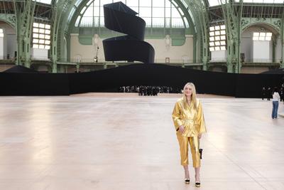 Paris Fashion Week. People au defile Chanel-stock-photo
