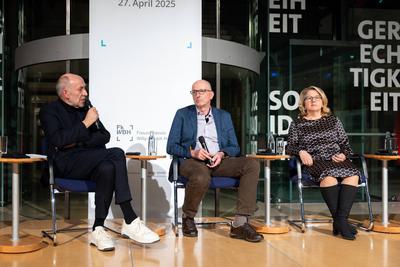 "AugenBlicke: 25 Jahre UNICEF Foto des Jahres ? ein Abend f?r die Hoffnung?.-stock-photo