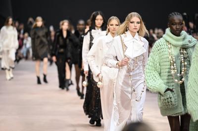 Paris Fashion Week. Defil? Chanel au Grand Palais-stock-photo
