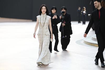 Paris Fashion Week. People au defile Chanel-stock-photo