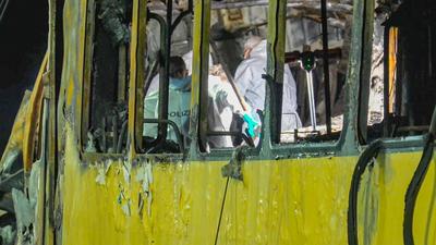 Stra?enbahn-Ungl?ck fordert drei Todesopfer bei Ubstadt-Weiher: Ermittlungen von Polizei und Staatsanwaltschaft laufen nach der Feuerkatastrophe bei Karlsruhe am Abend auf Hochtouren - Zwei Vermisste werden tot in ausgebrannter Bahn gefunden, zuvor wurd-stock-foto
