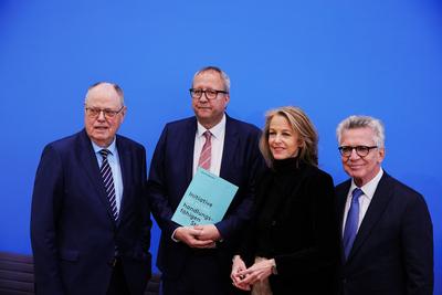 Pressekonferenz der Initiative f?r einen handlungsf?higen Staat mit Medienmanagerin und Aufsichtsr?tin Julia J?kel, den-stock-photo