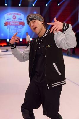 Danny Liedtke Kevin Kev Bochow K?ln 50667 TV Show Der grosse RTL2 Promi Curling Abend in Das rote-stock-photo