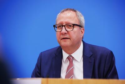Andreas Vo?kuhle, Pressekonferenz der Initiative f?r einen handlungsf?higen Staat mit Medienmanagerin und Aufsichtsr?tin-stock-photo