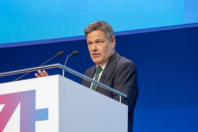 Munich, Bavaria, Germany - 12 March 2025: Economics Minister Dr. Robert Habeck (B?ndnis 90, Die Gr?nen) speaks on stage-stock-foto
