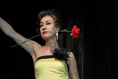 Krista Birkner in der Revisor, Komoedie von Nikolaj Gogol unter der Regie von Philip Tiedemann im Schlosspark Theater, B-stock-foto