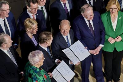 Finanzierungsabkommen f?r die SPK - Olaf Scholz-stock-foto