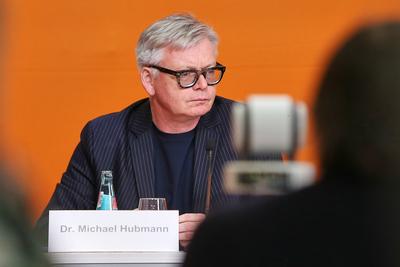 Berlin, Deutschland, 12.03.2025: Haus der Bundespressekonferenz: Hybrid-Pressekonferenz: DAK-Gesundheit Ohne Ende online-stock-foto