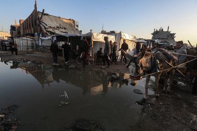 A view of the destruction as Palestinians continue their daily life with limited resources among the rubble of buildings destroyed as a result of Israeli attacks in the Sheikh Zayed Towers in Beit Lahia-stock-foto