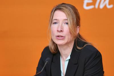 Berlin, Deutschland, 12.03.2025: Haus der Bundespressekonferenz: Hybrid-Pressekonferenz: DAK-Gesundheit Ohne Ende online-stock-foto
