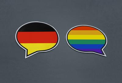 Sprechblasen mit Regenbogenflagge und Flagge von Deutschland Sprechblasen mit Regenbogenflagge und Flagge von Deutschlan-stock-photo