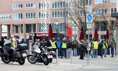 12.03.2025,Deutschland, NRW,Gewerkschaften, Warnstreiks, Streiks,Besch?ftigte des ?ffentlichen Dienstes beim heutigen Verdi Warnstreik in Dortmund auf dem Friedensplatz,-stock-foto