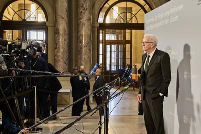 Ministerpr?sidentenkonferenz - Winfried Kretschmann-stock-foto