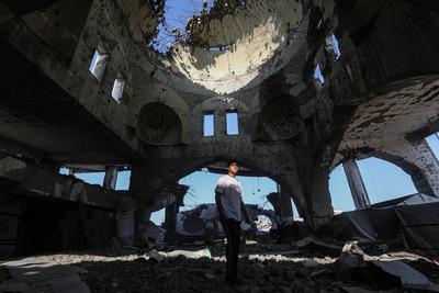 A view of the destruction as Palestinians continue their daily life with limited resources among the rubble of buildings destroyed as a result of Israeli attacks in the Sheikh Zayed Towers in Beit Lahia-stock-foto