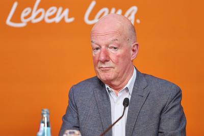 Berlin, Deutschland, 12.03.2025: Haus der Bundespressekonferenz: Hybrid-Pressekonferenz: DAK-Gesundheit Ohne Ende online-stock-foto