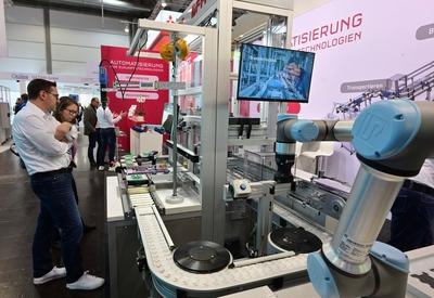 Gro?er Besucherzuspruch auf den Messen Intec und  Z in Leipzig-stock-foto
