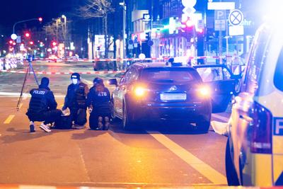 Uber-Fahrgast vermutlich aus fahrenden Auto erschossen - Sch?sse auf der Karlstrasse in der D?sseldorfer Innenstadt-stock-foto