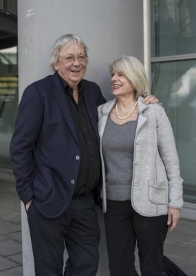 Martin GRZIMEK Deutschland Schriftsteller mit seiner Ehefrau Brigitte HASSIO GRZIMEK am 11 10 20-stock-photo