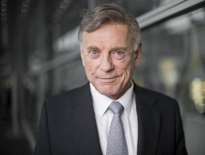 Der ehemalige israelische Botschafter in Deutschland und Autor Avi Primor posiert der Frankfurter Bu-stock-foto
