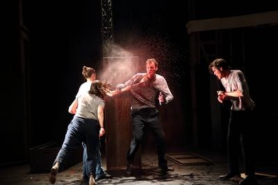 Lisa Hrdina Mercutio Natalia Belitski Tybalt Lady Capulet Marcel Kohler Benvolio und Benjam-stock-foto