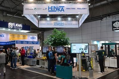 Gro?er Besucherzuspruch auf den Messen Intec und  Z in Leipzig-stock-foto