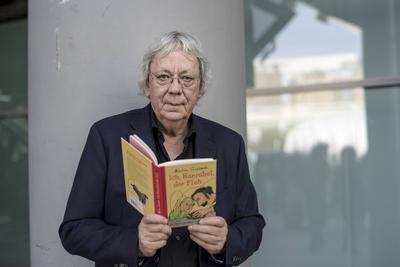 Martin GRZIMEK Deutschland Schriftsteller mit seinem Buch Ich Hannibal der Floh dtv Verlag am-stock-photo