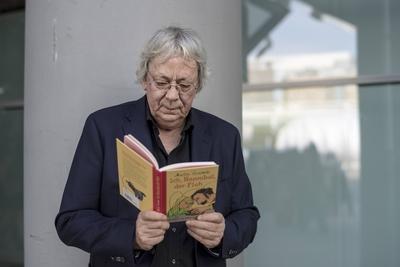 Martin GRZIMEK Deutschland Schriftsteller mit seinem Buch Ich Hannibal der Floh dtv Verlag am-stock-photo