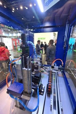 Gro?er Besucherzuspruch auf den Messen Intec und  Z in Leipzig-stock-foto