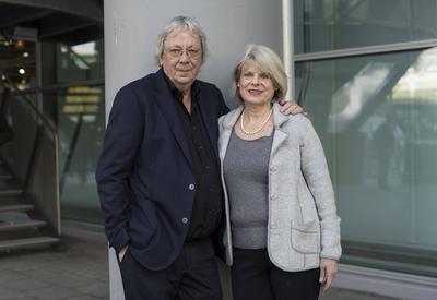 Martin GRZIMEK Deutschland Schriftsteller mit seiner Ehefrau Brigitte HASSIO GRZIMEK am 11 10 20-stock-photo