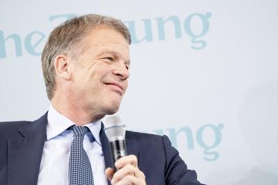 16. SZ-Wirtschaftsgipfel - Wirtschaftsgipfel S?ddeutsche Zeitung 2022 im Hotel Adlon Berlin - Christian Sewing, Vorstan-stock-foto