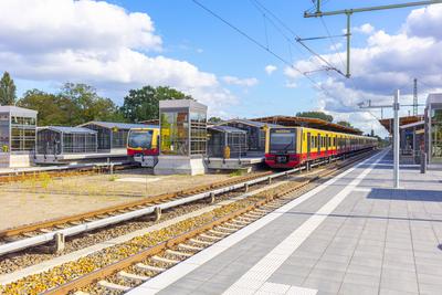 Berlin: Der neu er?ffnete Bahnhof Berlin Sch?neweide am Tag der Inbetriebnahme im Juli 2024 Der Bahnhof Berlin Sch?newei-stock-foto