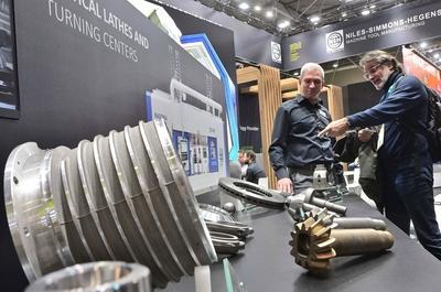 Gro?er Besucherzuspruch auf den Messen Intec und  Z in Leipzig-stock-foto