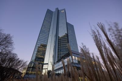 DIe Zentrale der Deutschen Bank in Frankfurt am Main-stock-foto